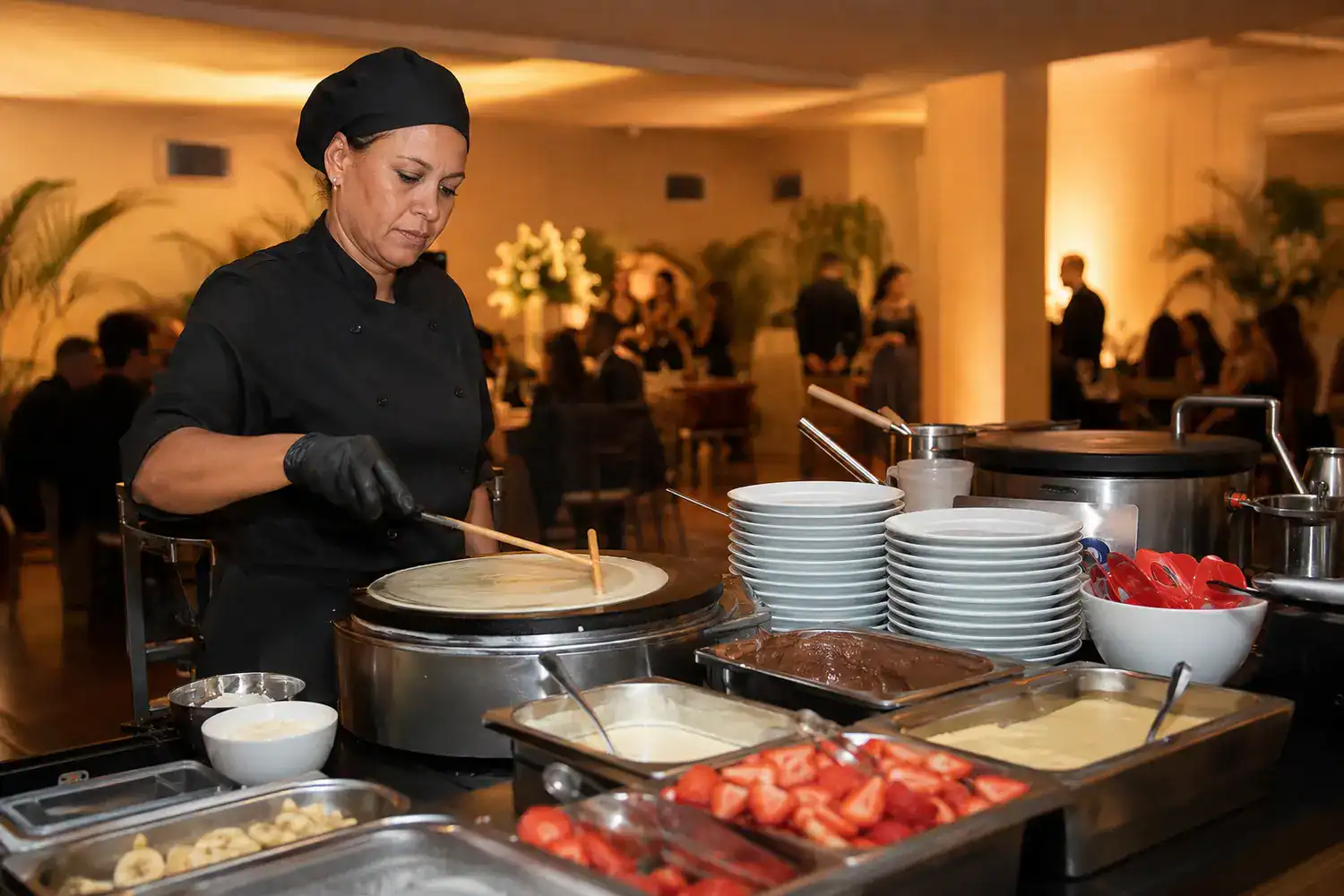 Estação de buffet de crepes preparada para evento no Rio de Janeiro
