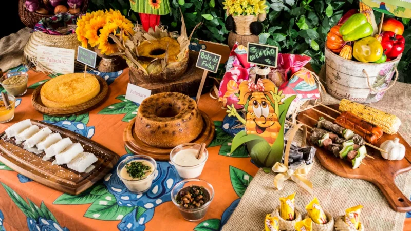 Mesa temática de festa junina montada pelo Buffet Paladare